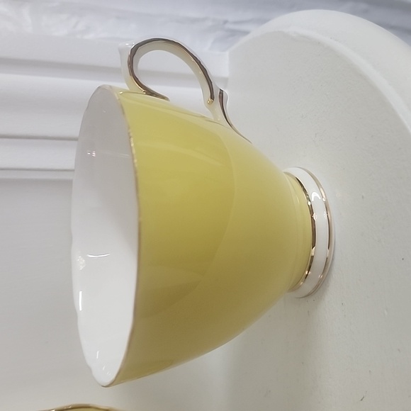 All Yellow Tea Cup & Saucer, Colclough Ridgway Potteries England, Yellow 1950 - Picture 3 of 5